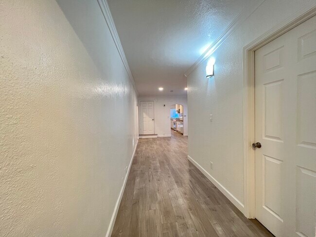 Building Photo - 2116 16th Ave
