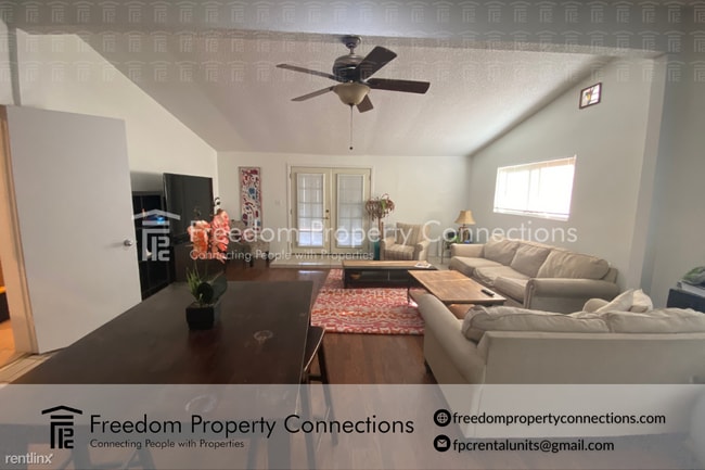Building Photo - Room for Rent, 1.5 bath Duplex - 3814 Via ...