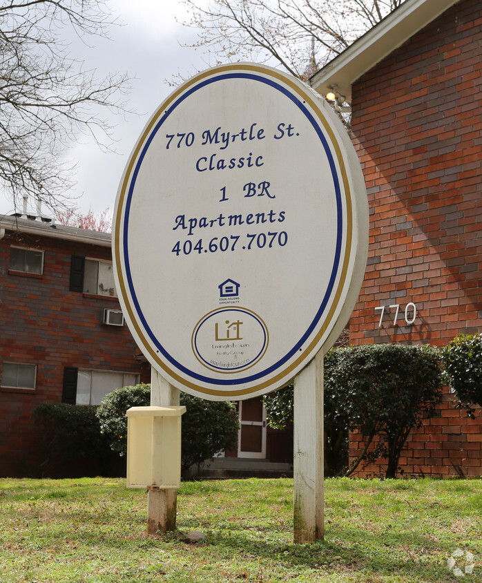 Building Photo - Myrtle Street Classic Apartments