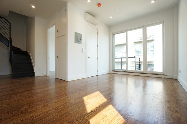 Building Photo - 141 Metropolitan Ave
