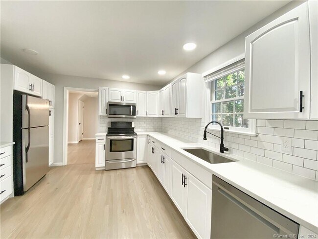 Building Photo - 52 Vitti St