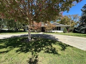 Building Photo - 160 Bolla Ave