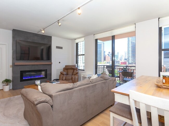 Foto del edificio - 330 N Jefferson St