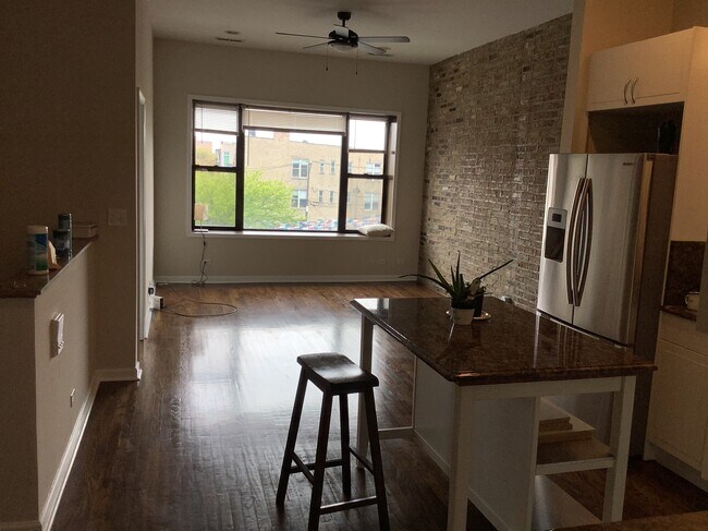 Foto del edificio - 1421 N Ashland Ave