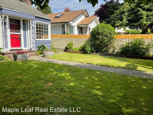 Building Photo - 4 br, 2 bath House - 10333 Interlake Ave N