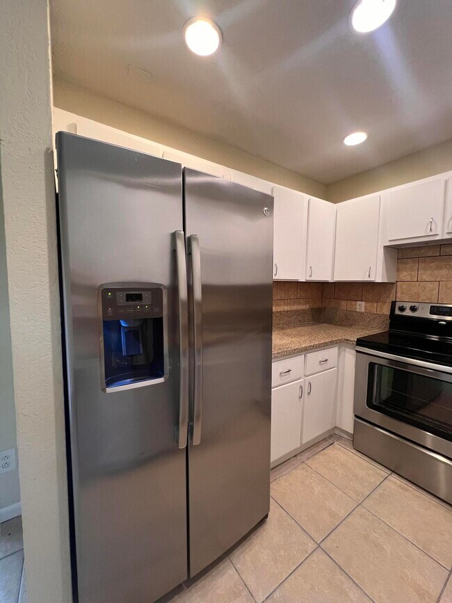 Foto del edificio - 423 Glenwood Dr