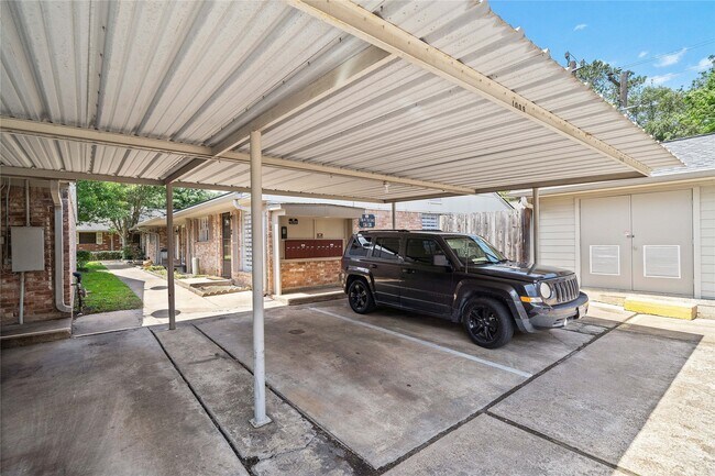 Foto del edificio - 1106 W Tri Oaks Ln