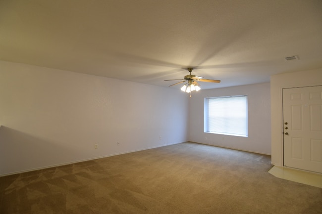 Building Photo - 3306 Woodlake Dr