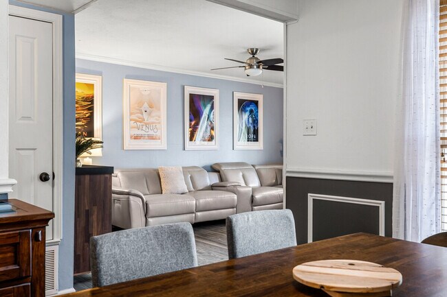 Building Photo - 2703 S I-35 Frontage Rd