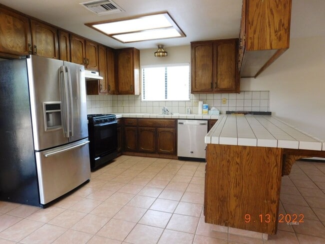 Building Photo - 330 E Wilson Ave
