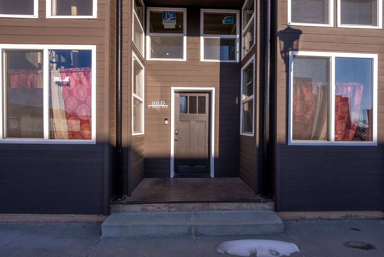 101 N Main Ave Unit Upstairs Apartment, Hartford, SD 57033 - Room for ...
