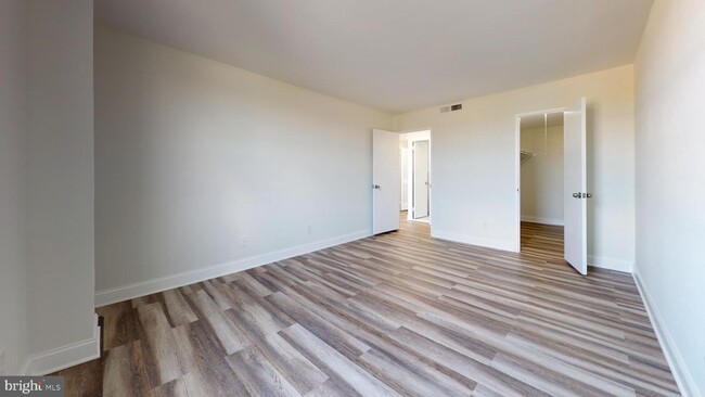 Foto del edificio - 4600 Duke St