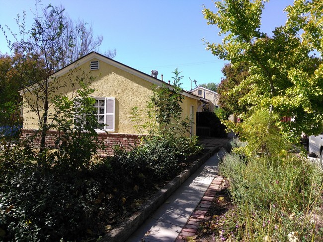 Building Photo - 6943 Balcom Ave
