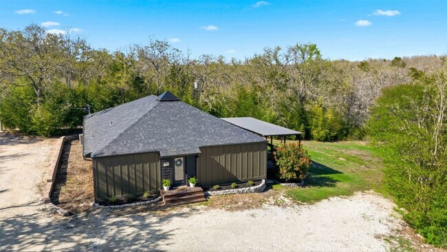 Foto del edificio - 8052 Perry Ln