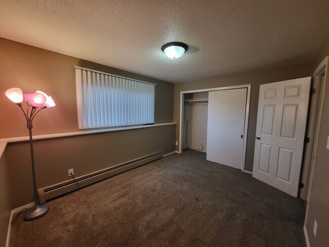 Dormitorio #1 - 2704 E Scenic Ct