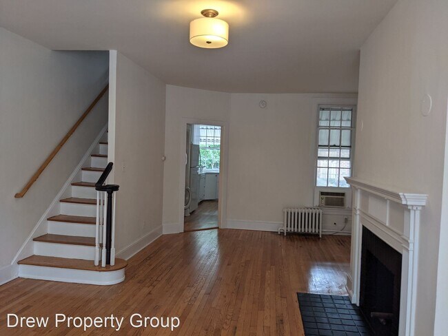 Building Photo - 4 br, 3 bath House - 1223 33rd St NW