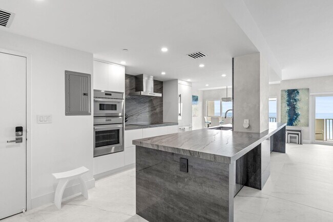 Foto del edificio - 4301 N Ocean Blvd