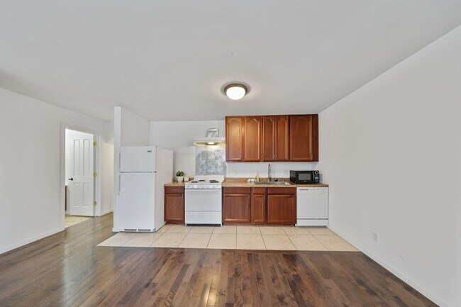 Foto del edificio - 357 S Greenwich St