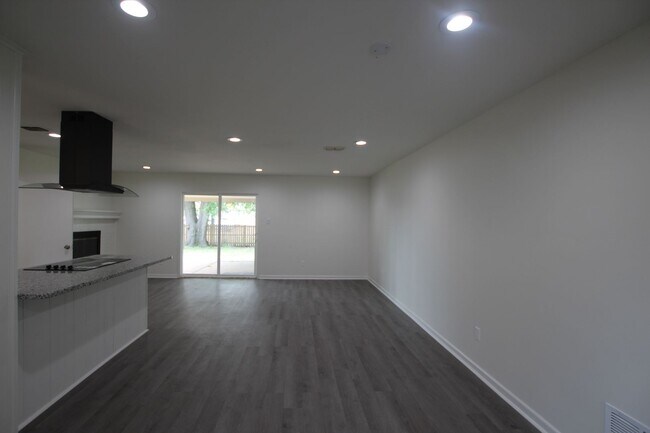 Building Photo - COMING SOON! 3 Bed 2 Bath Home in South Tyler! Tour Today!