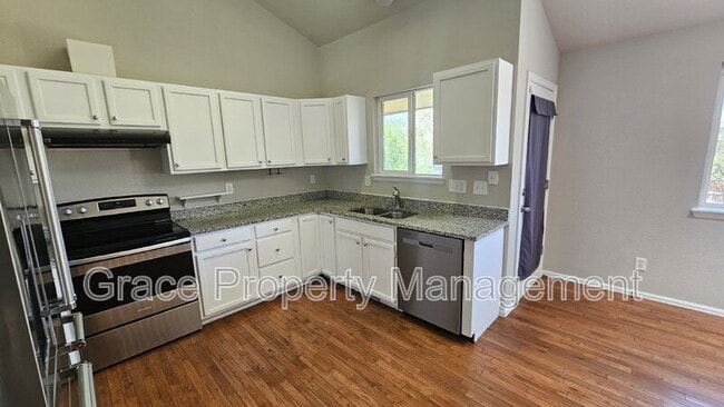 Building Photo - 325 W 116th Ave