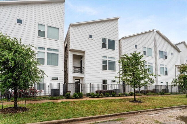 Foto del edificio - 1033 Roberts St