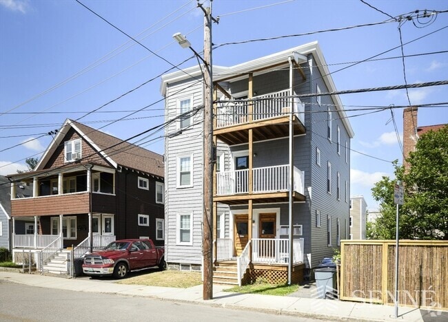 Building Photo - 37 Magoun St