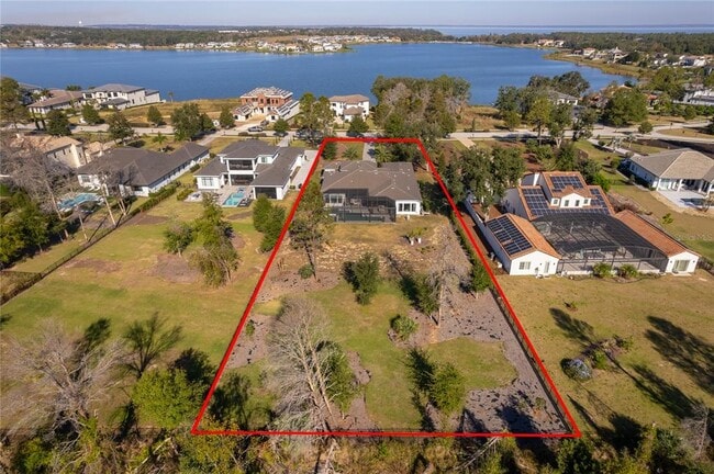 Building Photo - 15210 Pendio Dr