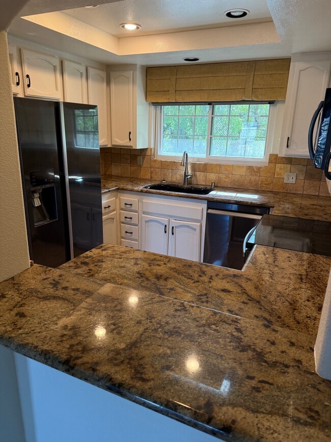 Building Photo - 16376 Avenida Venusto