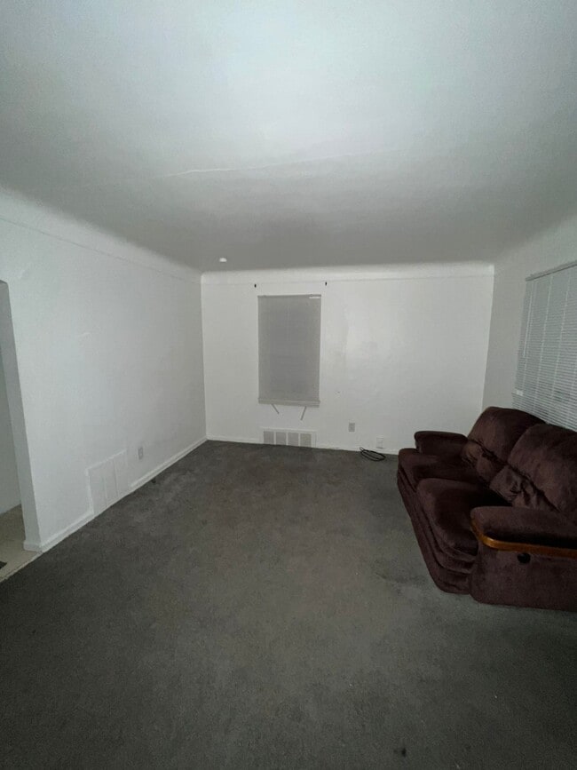 Building Photo - 6531 Stahelin Ave