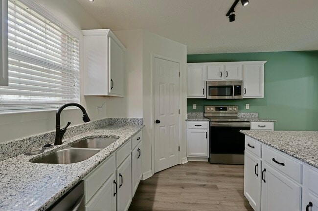 Building Photo - 2345 Ortega St