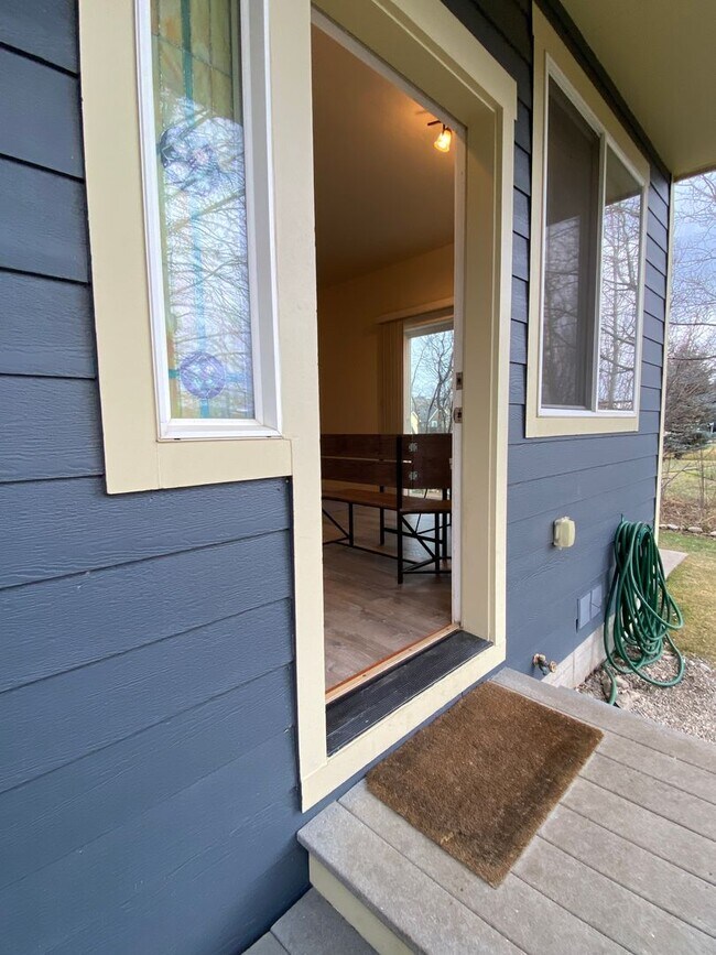 Foto del edificio - Spacious  3 bedroom 2.5 bathroom townhouse