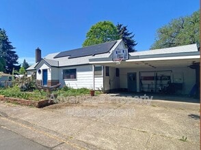 Building Photo - 1920 SE Debord St
