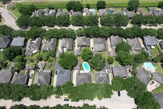 Building Photo - 2810 White Oak Ln