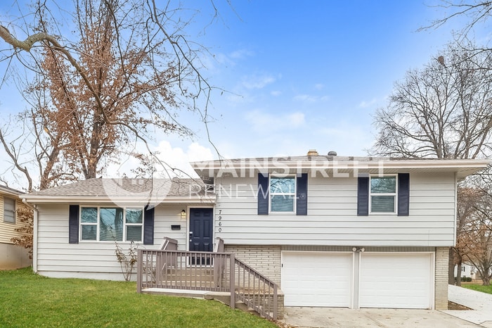 Primary Photo - 7960 NE 56th St