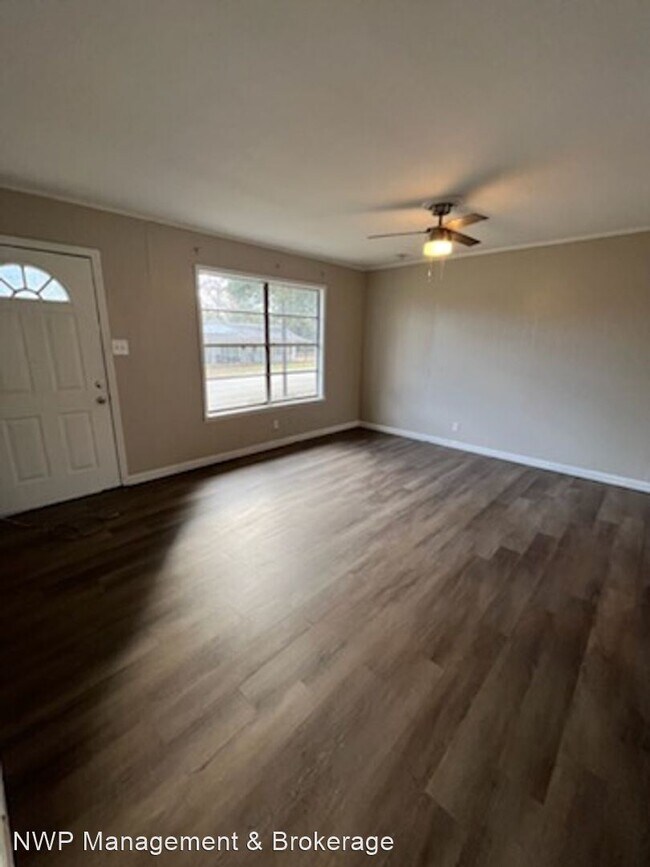 Foto del edificio - 3 br, 2 bath House - 404 S Helen St.
