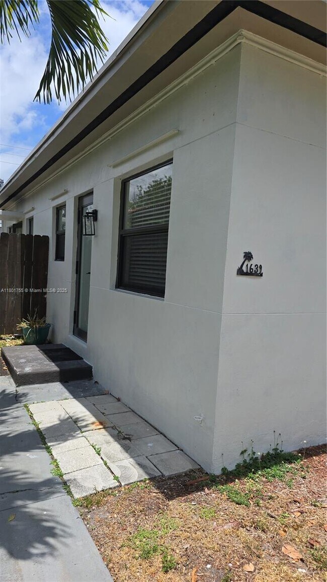 Foto del edificio - 1639 Funston St