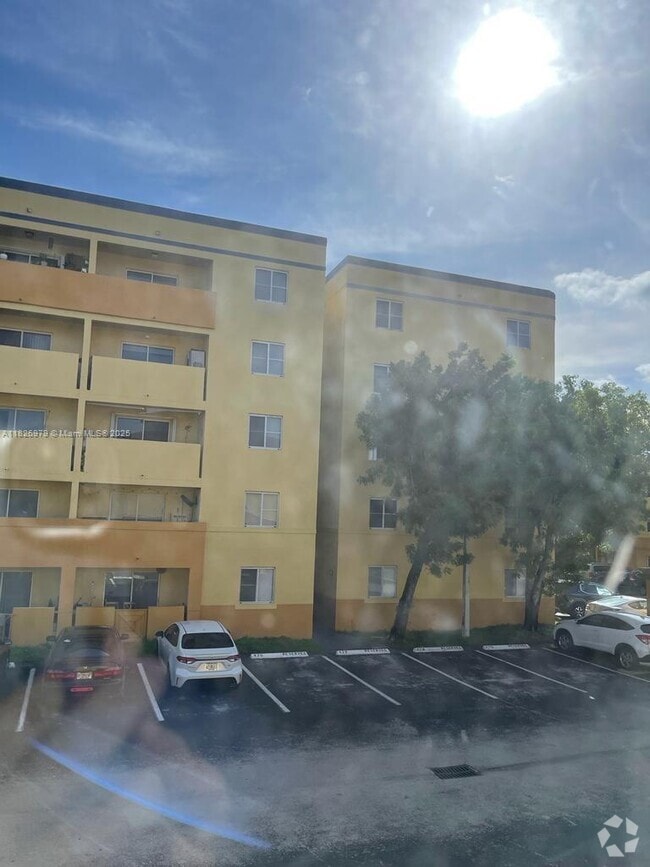 Building Photo - 8270 SW 149th Ct