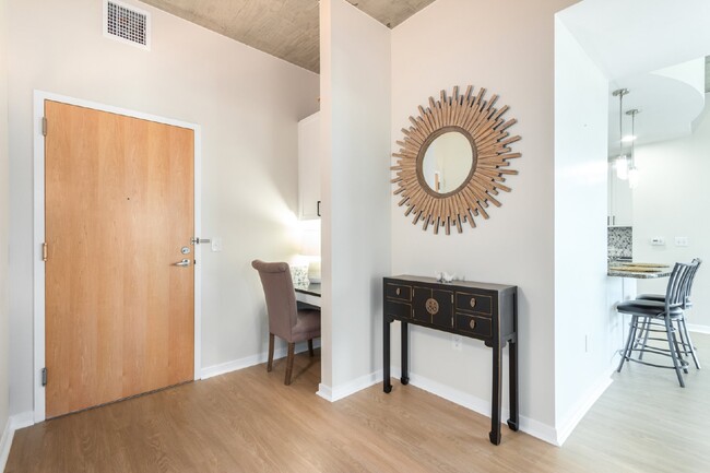 Building Photo - Beautifully renovated corner unit at prest...