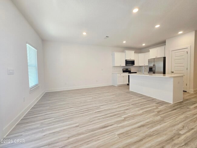 Building Photo - 396 Salt Creek Lane