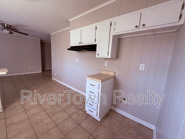 Foto del edificio - 4683 Tarkington Dr