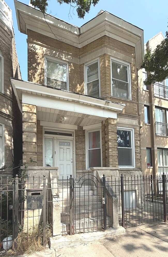 Building Photo - 3044 W Jackson Blvd