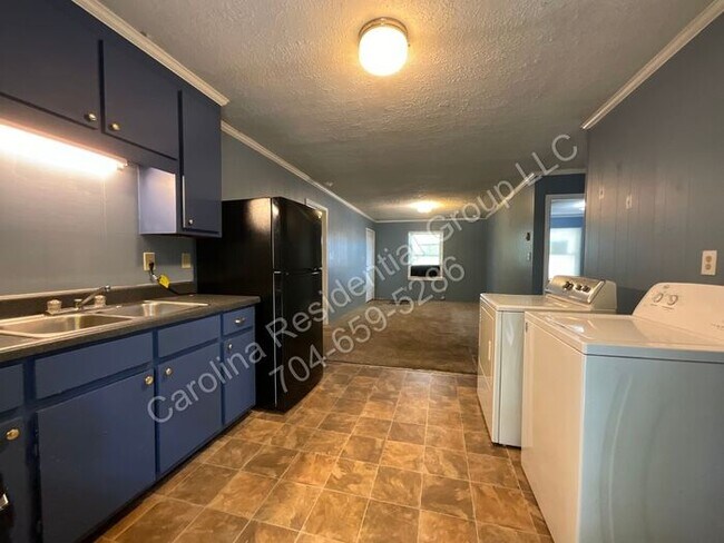 Building Photo - 1380 Fairley Ave