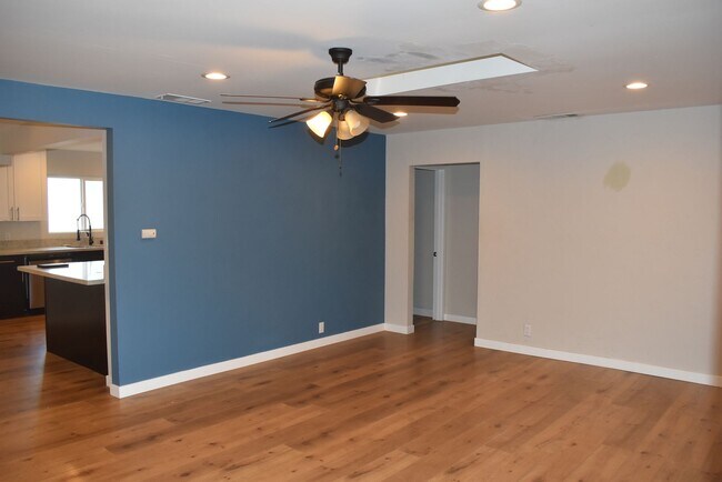 Foto del edificio - 3 Bedroom 1 Bath Upgraded Home with Large ...