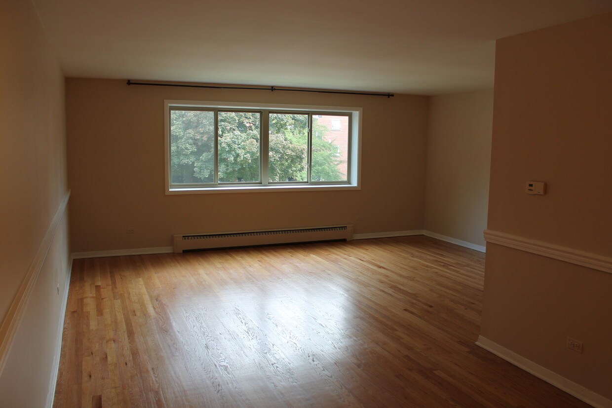 2710 Central St Unit 2E, Evanston, IL 60201 Condo for Rent in