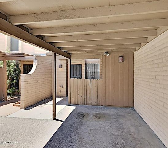 Foto principal - 2875 N Tucson Blvd