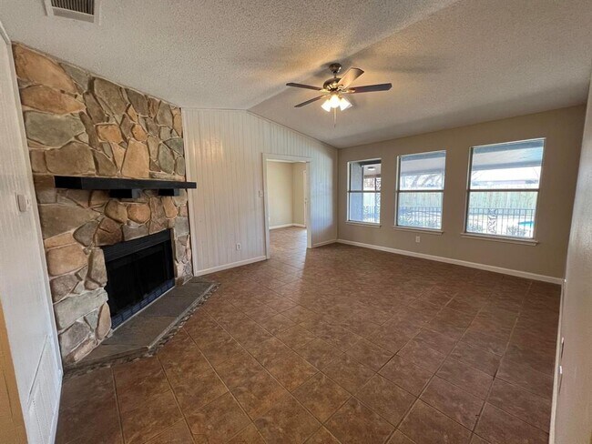 Building Photo - 626 Plainview Dr