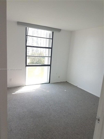 Building Photo - 3475 N Country Club Dr