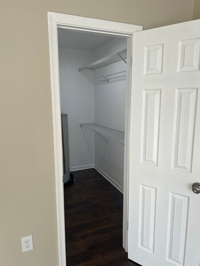 Vestidor - 3 Aspen Way