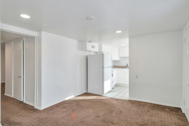 Building Photo - 626 S 1000 E