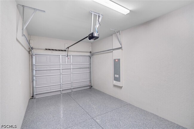 Foto del edificio - 715 Bering Ave S